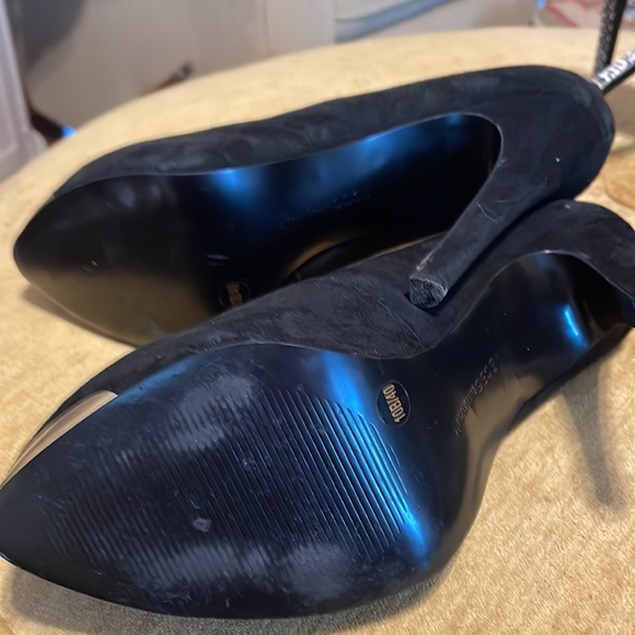 BCBG Generation size 10 stacked suede shoe - Picture 3 of 5